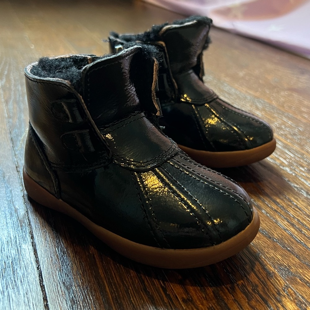 ❌SOLD❌ UGG baby rain boots snow boots winter shoes shearling size 6 US